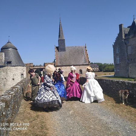 Chateau de Bourgon Montourtier Extérieur photo