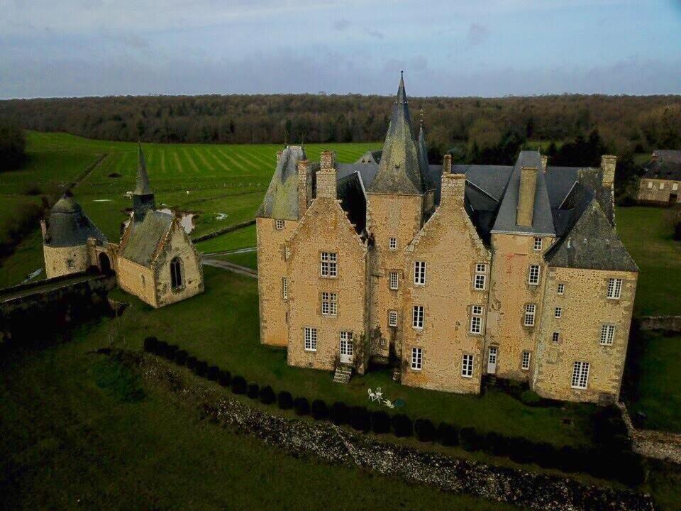 Chateau de Bourgon Montourtier Extérieur photo