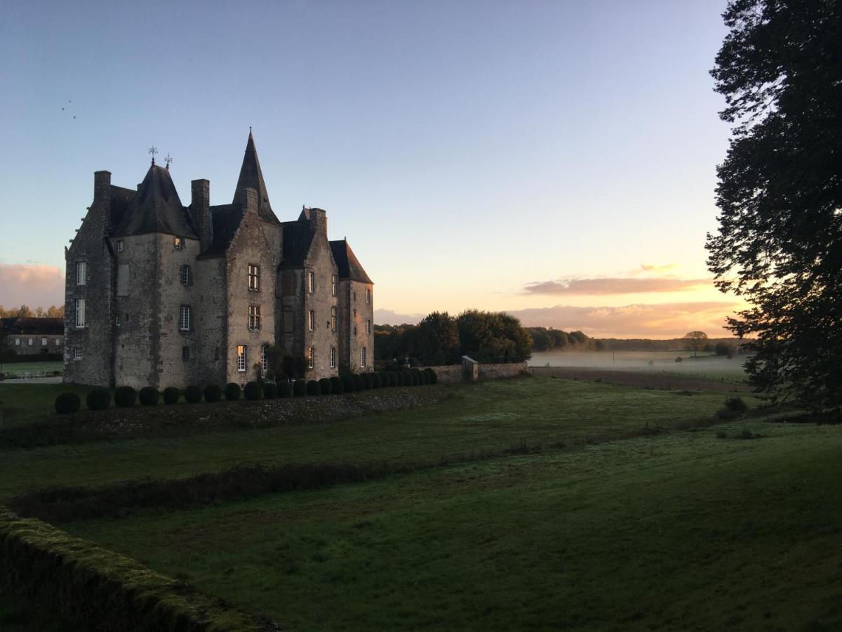 Chateau de Bourgon Montourtier Extérieur photo